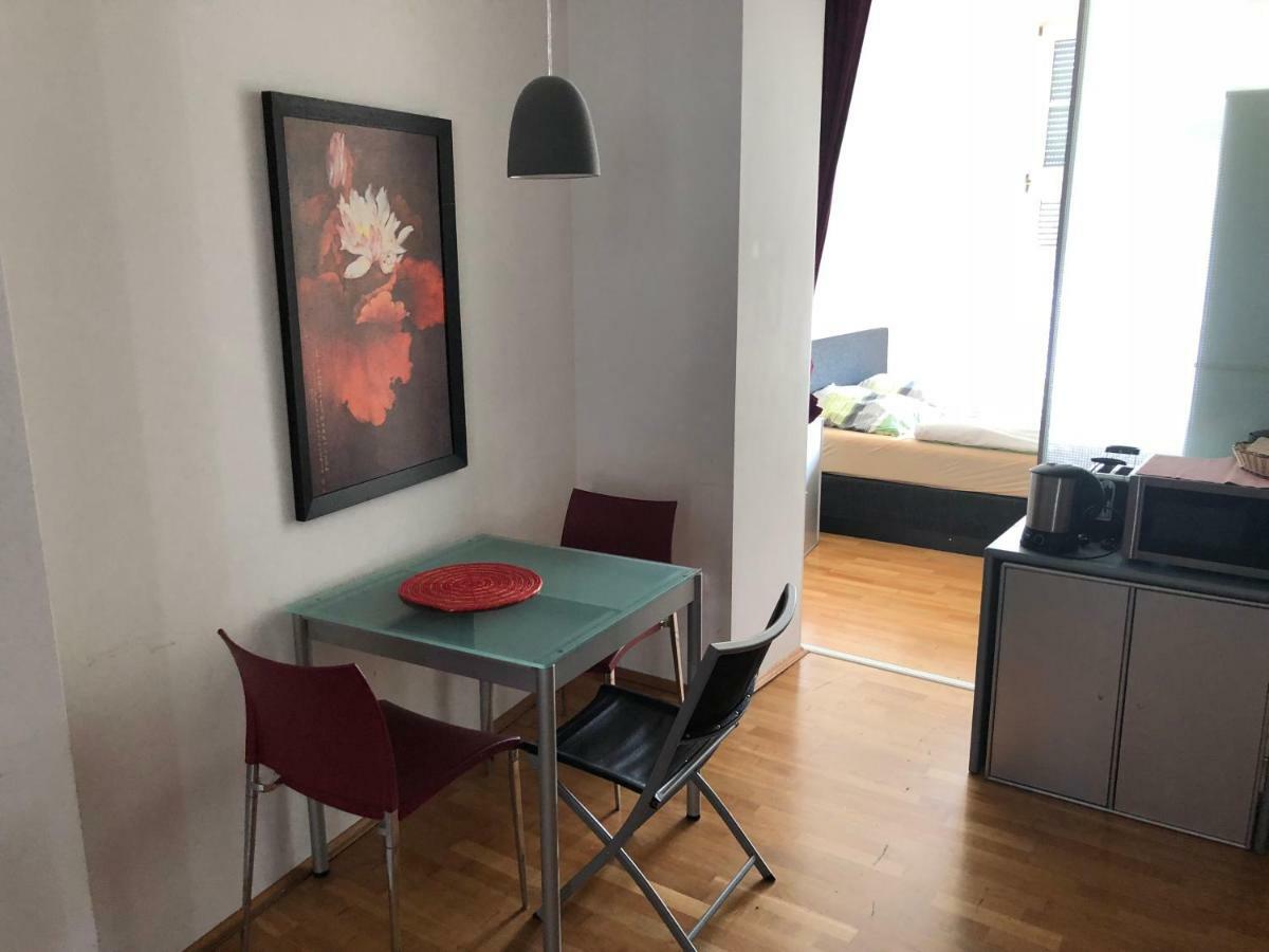 Ferienwohnung Mitten In วิสบาเดน ภายนอก รูปภาพ